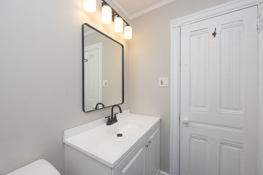 Building Photo - 225 Jefferson Ave