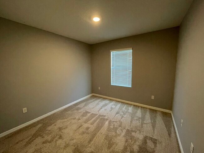 Building Photo - 315 Arbor Lakes Dr