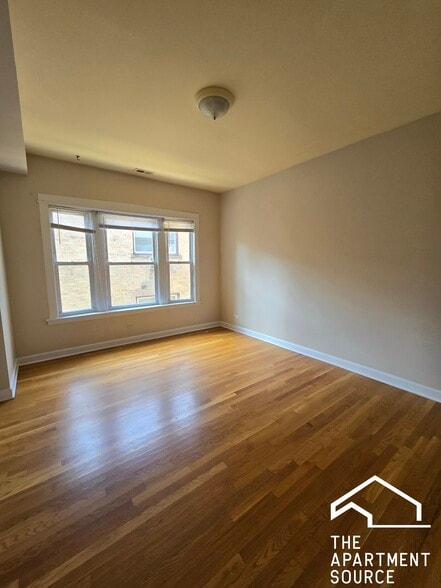 Building Photo - 7460 N Greenview Ave