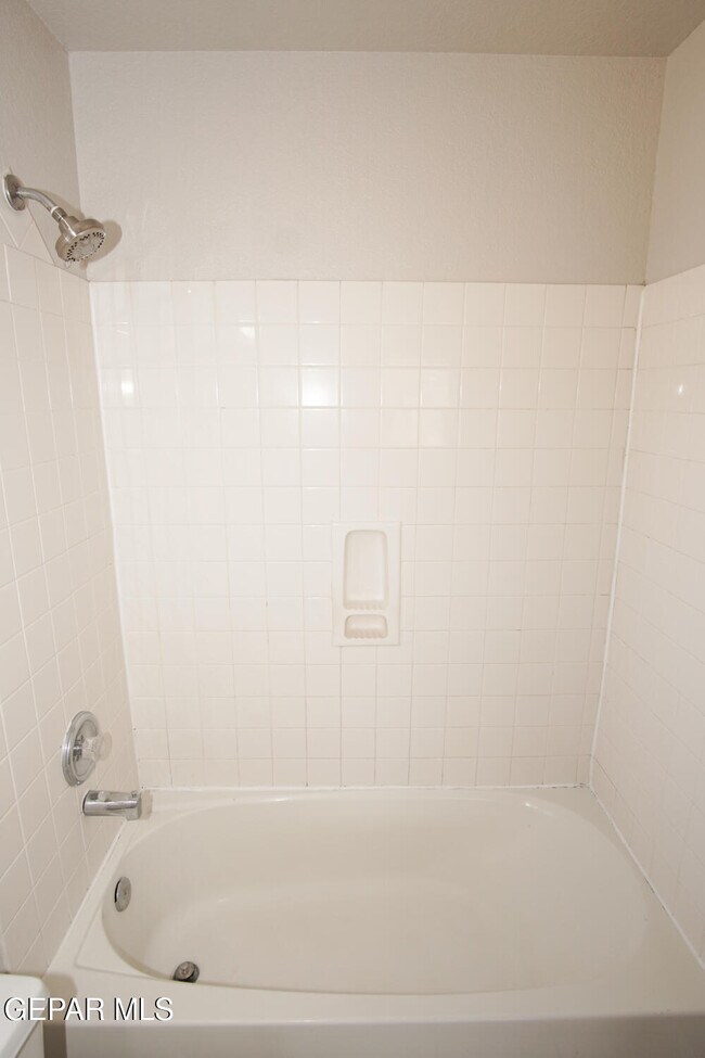 Building Photo - 2151 Sun Manor Dr