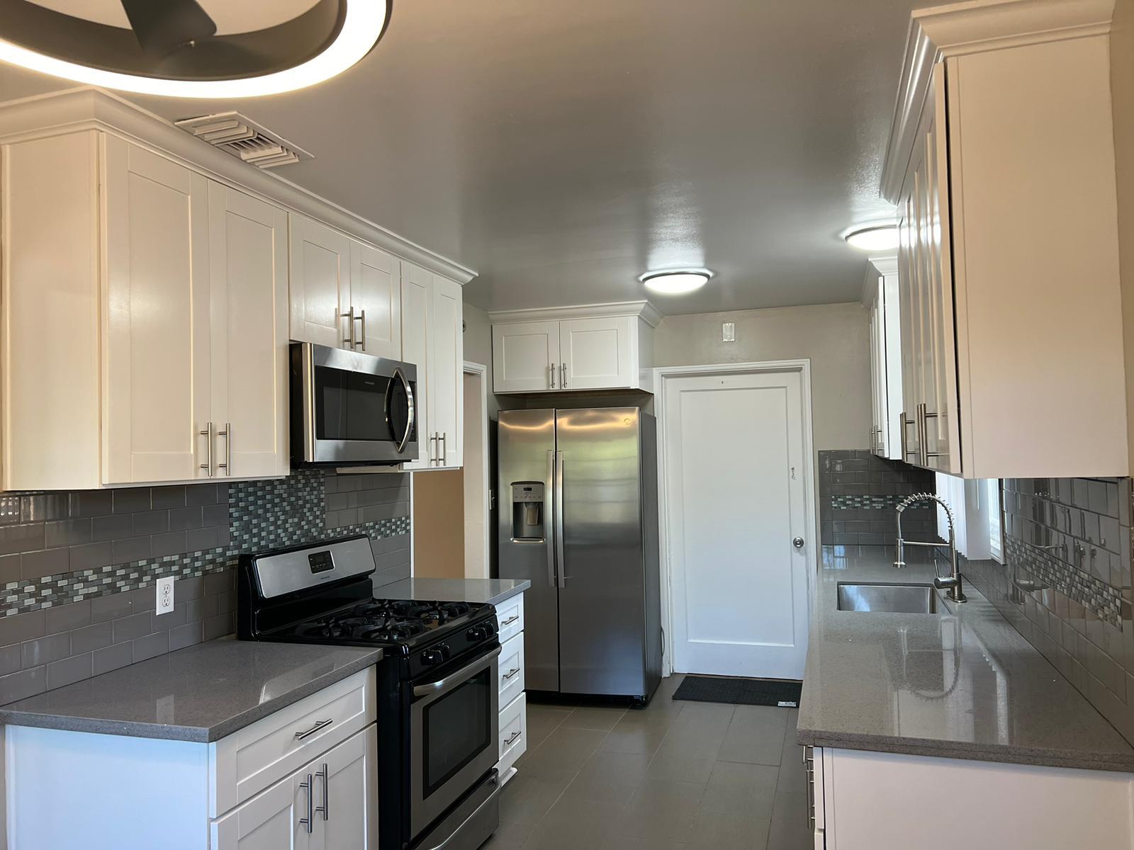 Building Photo - 4015 Calavo Dr