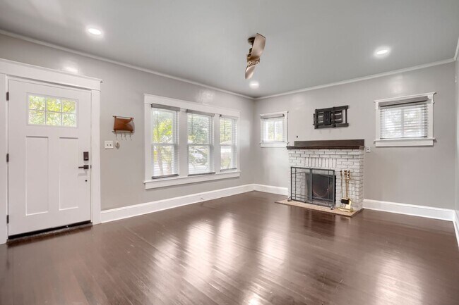 Building Photo - 213 W Frierson Ave