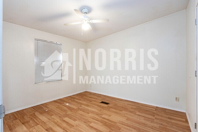 Building Photo - 9960 S Niehaus Rd