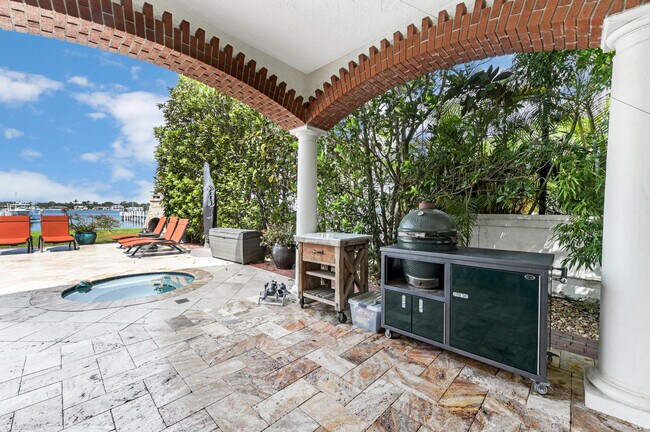 Building Photo - 825 Marbella Ln