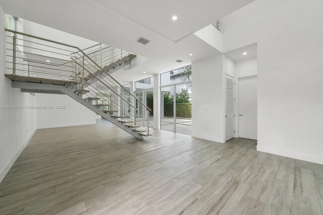 Building Photo - 5720 SW 24th St
