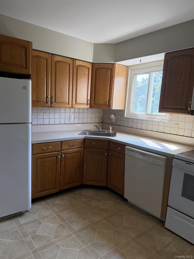 Building Photo - 685 3rd St