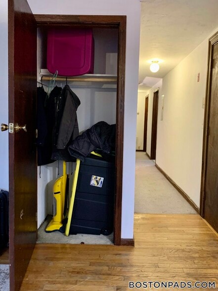 Building Photo - 87 Sheridan St