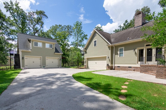 Building Photo - 202 Lagoon Dr