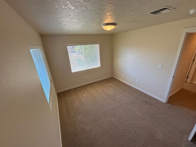 Building Photo - c792