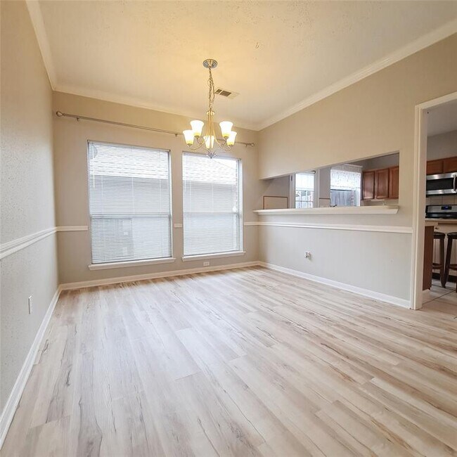 Building Photo - 1365 El Camino Village Dr