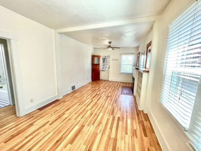 Building Photo - 3853 Julian St