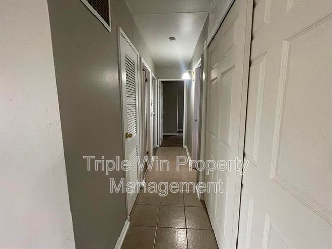 Building Photo - 915 Mullanphy Ln