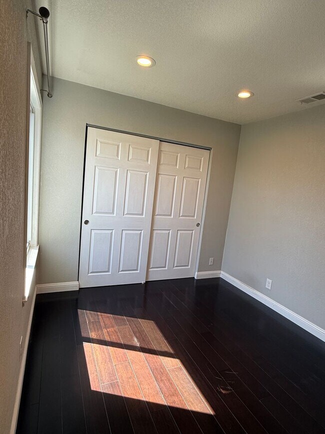 Building Photo - 32625 Lake Mead Dr