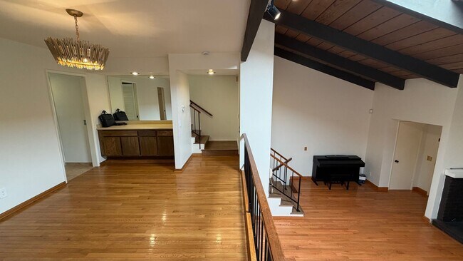 Building Photo - DESIRABLE TWO BEDROOM TWO BATH HOME IN STUDIO CITY