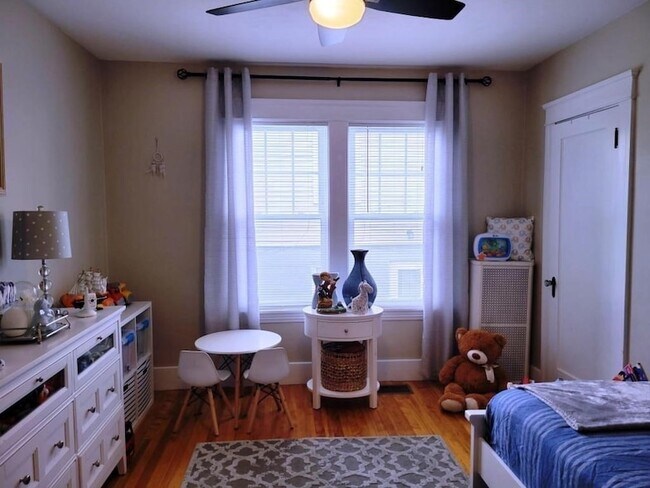 Building Photo - 352 Chandler St