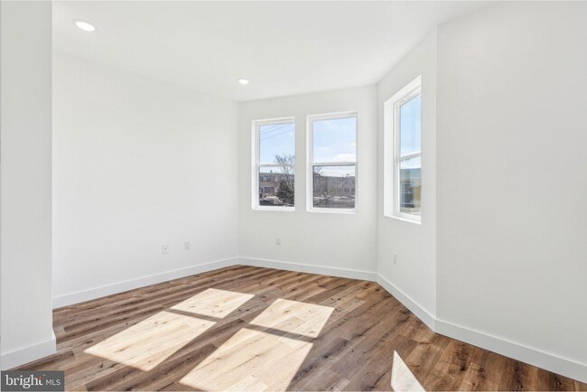 Building Photo - 415 W York St