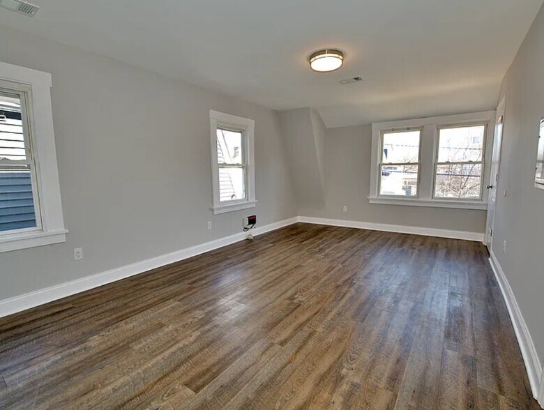 Building Photo - 116 Maple Ave