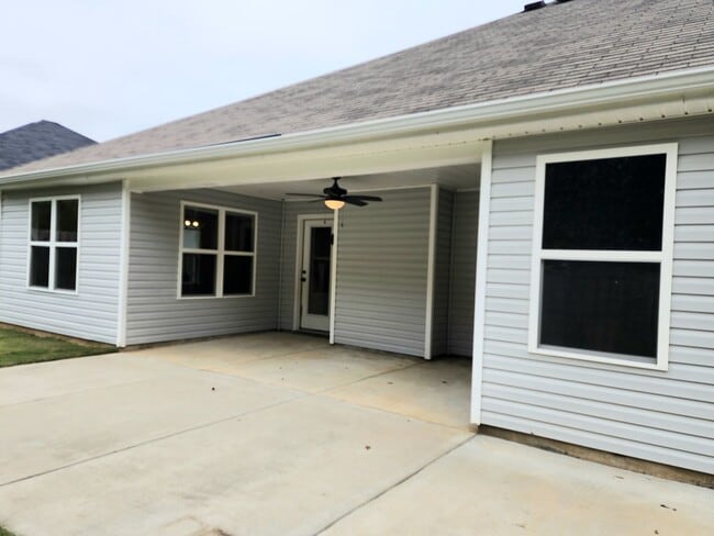 Building Photo - 4 Bedroom Ranch in Willow Oak Village