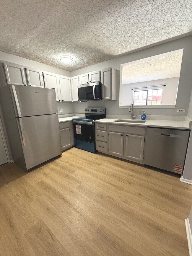 Building Photo - 234 Circle Ave