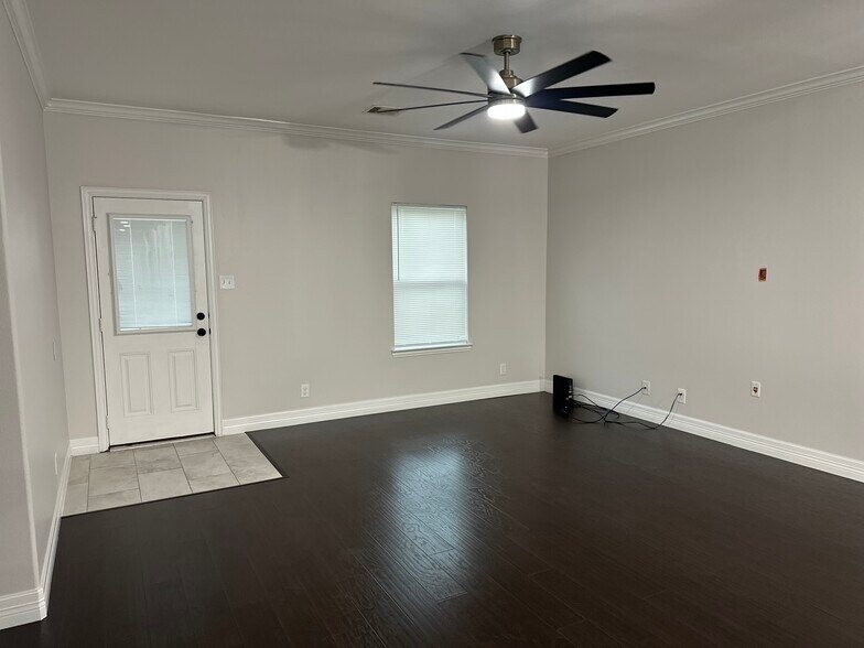 Building Photo - 7631 Retama Terrace Ln