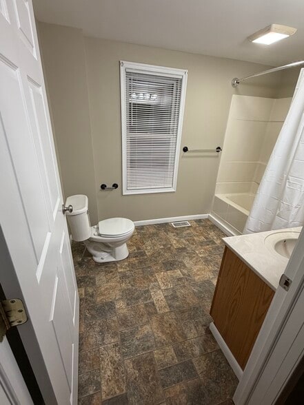 Building Photo - 1017 Pine St