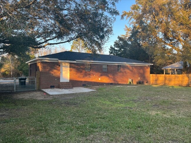 Building Photo - East Fairhope Full Brick
