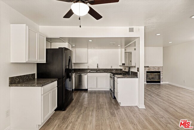 Building Photo - 1836 E Ave J2