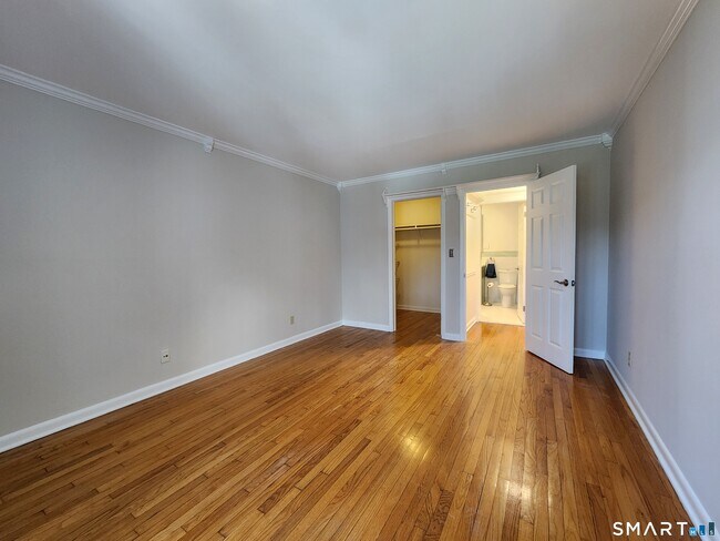 Building Photo - 22 North Lake Dr