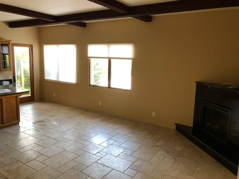 Open Dining Living Room - 1817A Sheridan Rd