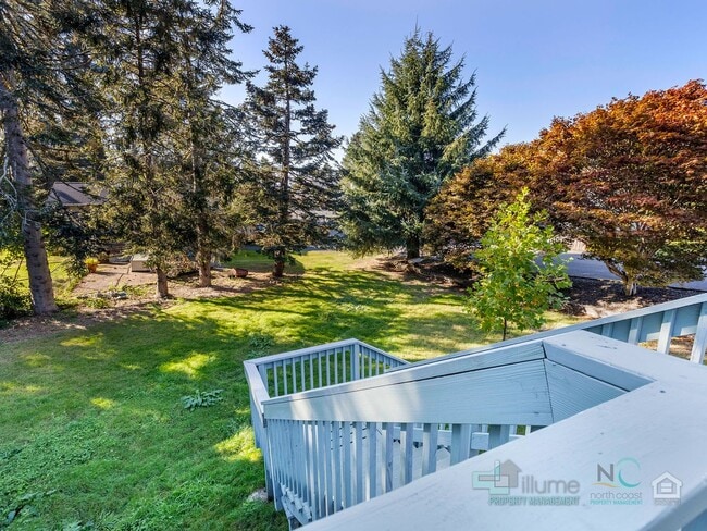 Building Photo - Charming Seaside Home.. Spacious 3 bedroom, 2 bathrooms!!!