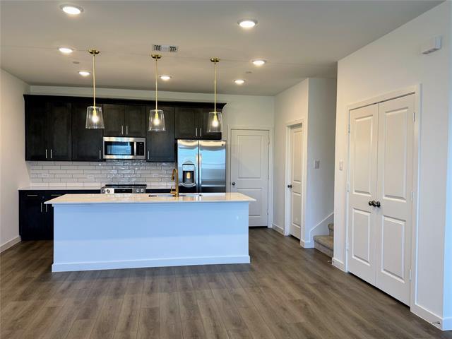 Building Photo - 5720 Lakeview Dr