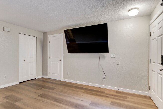 Building Photo - 2 Bedroom Ground Floor Condo