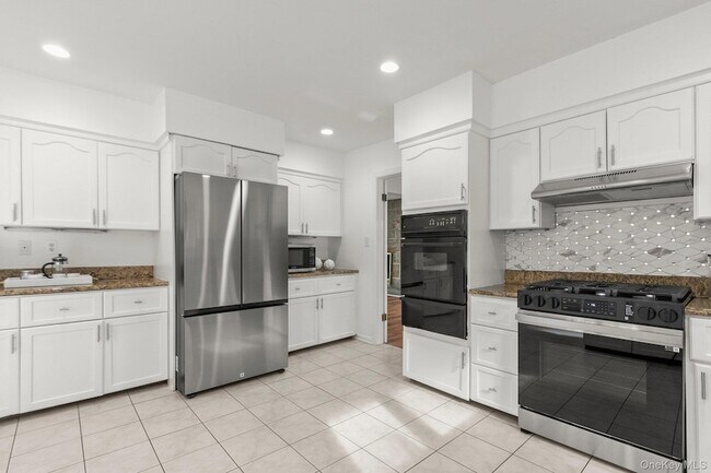 Building Photo - 1341 Pelhamdale Ave