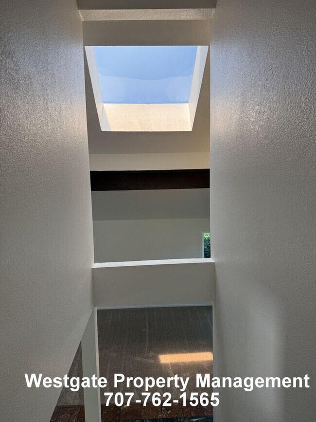 Building Photo - 1604 Cerro Sonoma Cir