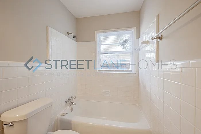 Building Photo - 822 33rd Ave