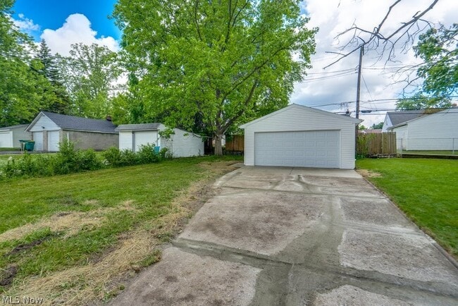 Building Photo - 5141 Clement Ave