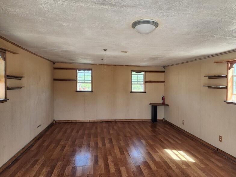 Building Photo - 5605 Walter Rd