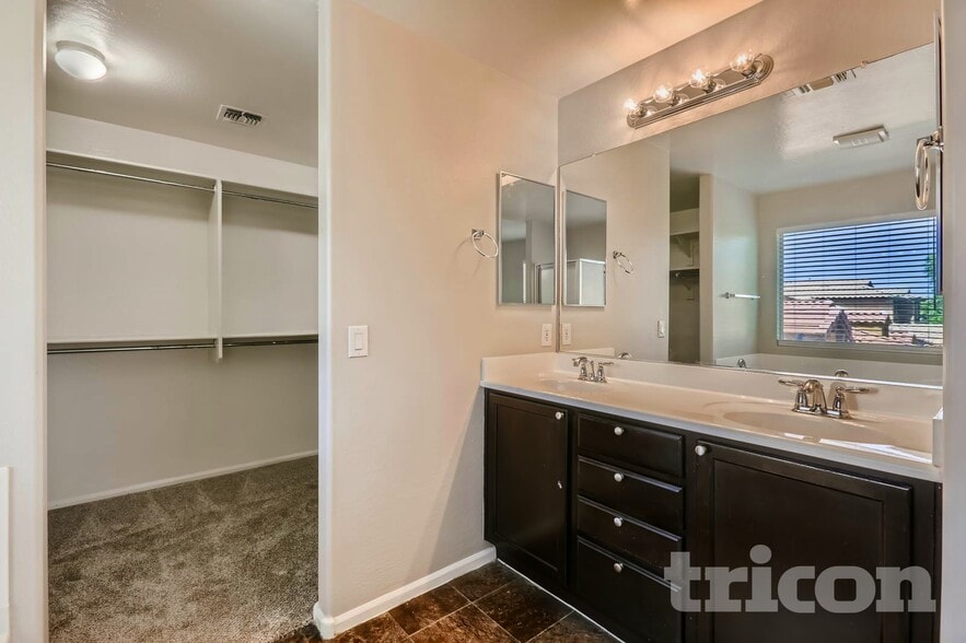 Building Photo - 3513 S 89th Ave