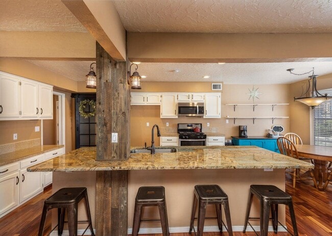 Building Photo - 717 Sagewood Ct SE