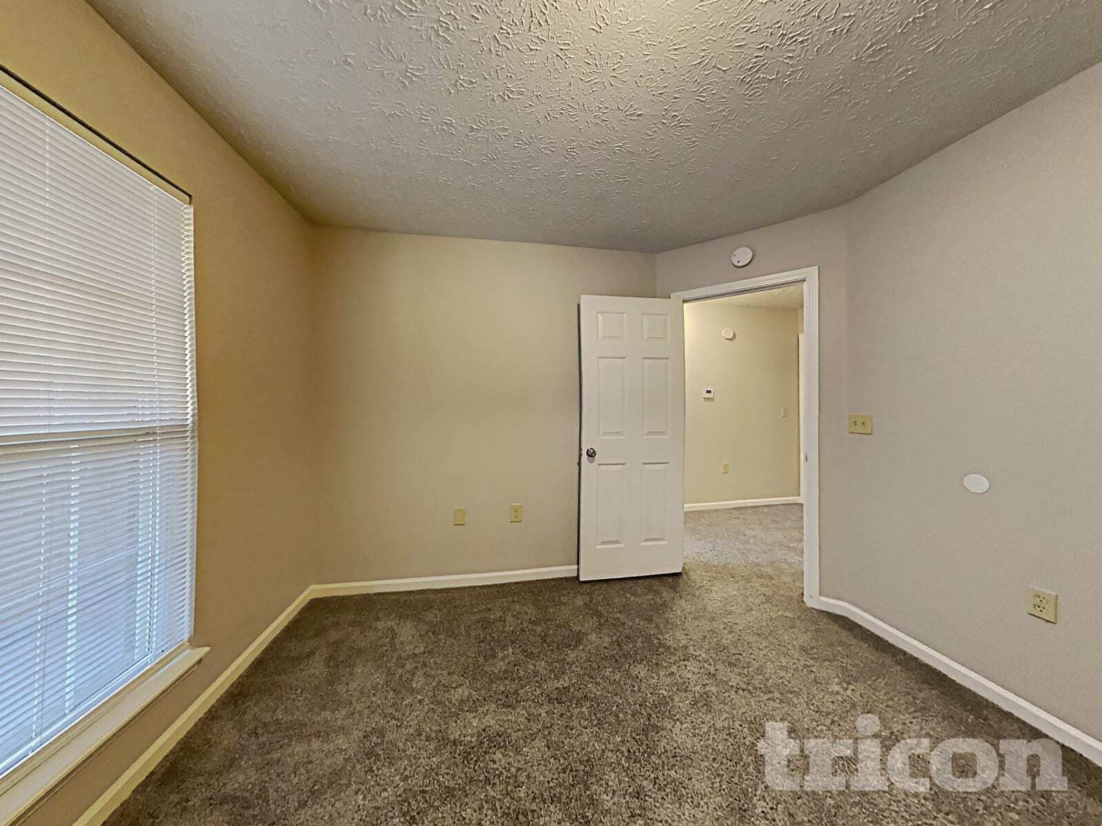 Building Photo - 910 Claiborne Ln