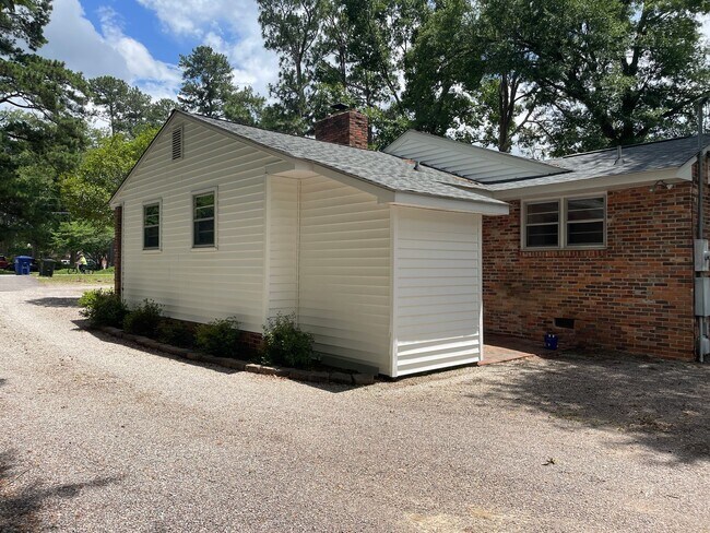 Building Photo - 106 Silver Bluff Rd