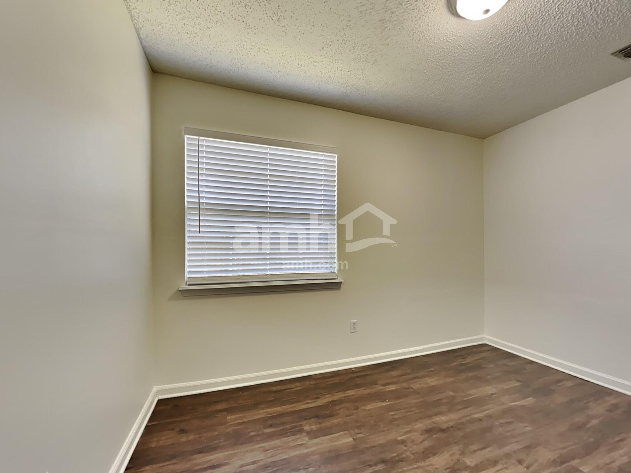 Building Photo - 8034 Macinnes Dr