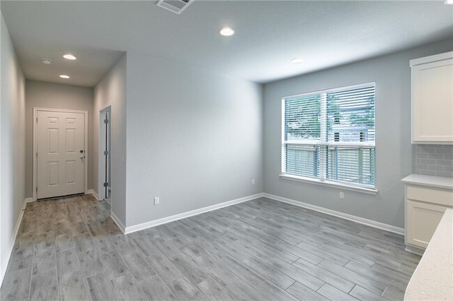 Building Photo - 124 Driftwood Hills Way
