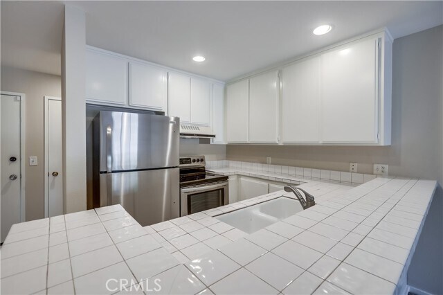 Building Photo - 23521 Ave La Caza