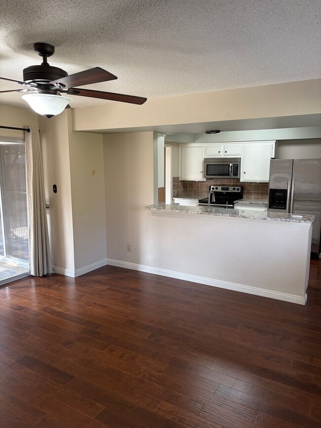 Building Photo - 55 and OLDER KERN CITY 2 BED UPDATED HOME