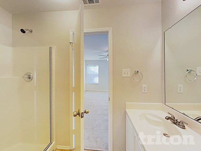 Building Photo - 413 Rustic Grove Ln