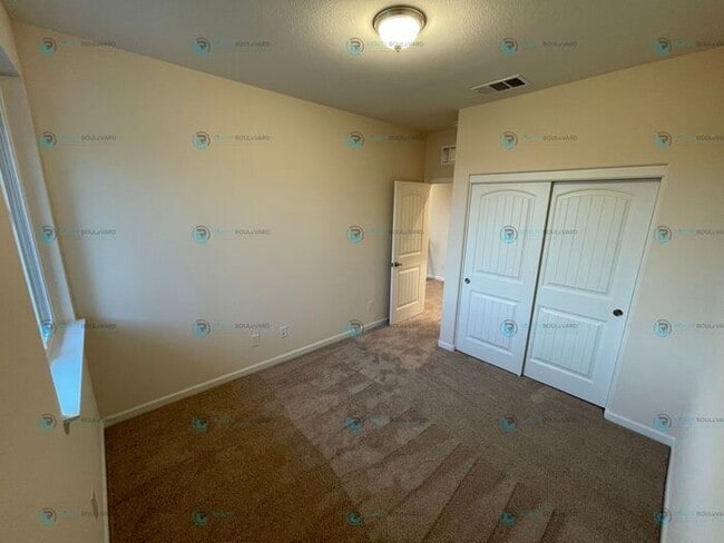 Building Photo - 3-Bedroom 2.5 Bathroom 2 car garage Condo in Carson City