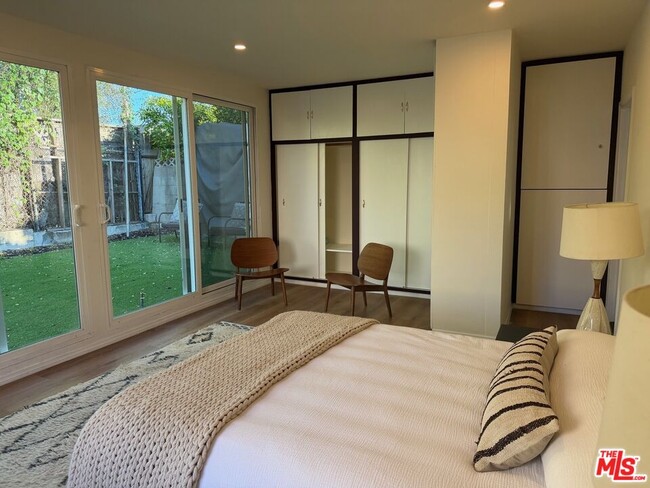 Building Photo - 1222 N Virgil Ave