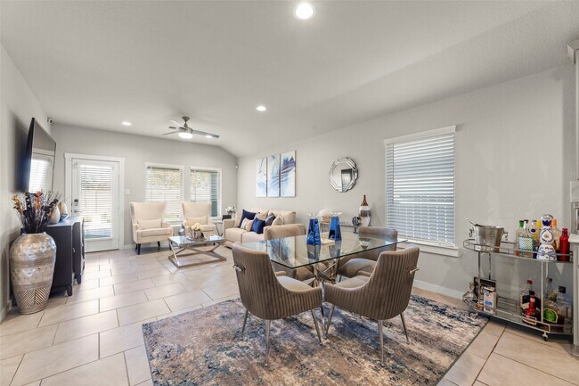 Building Photo - 7526 Highland Chase Dr