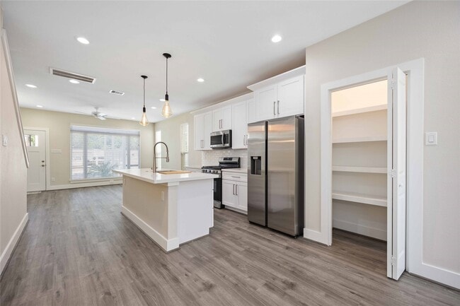 Building Photo - 8016 Willow St